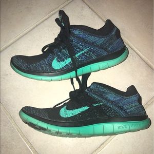 Nike flyknit free runs